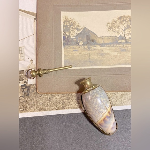 Vintage Brass & Shell Perfume Scent Bottle Pendant - Picture 5 of 12